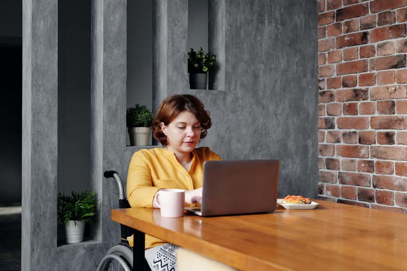 woman-using-laptop