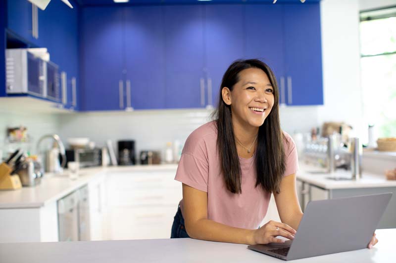 woman-in-pink-crew-neck-t-shirt-using-laptop